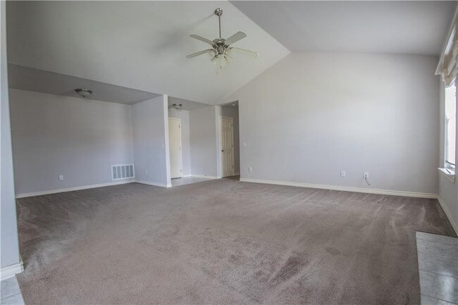 Building Photo - 325 Washburn Dr