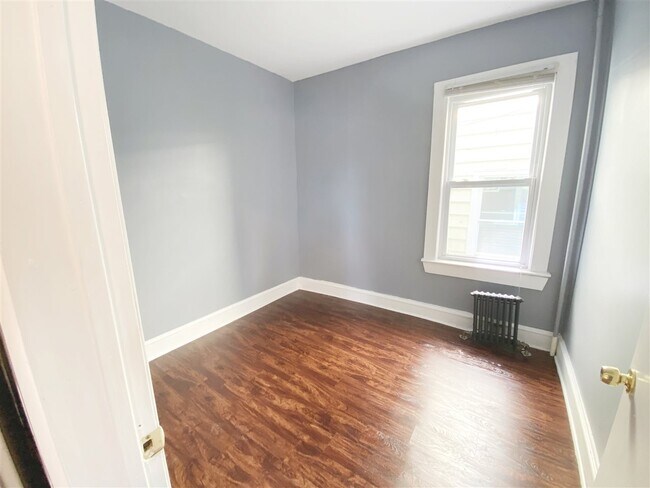 Building Photo - 593 S 19th St