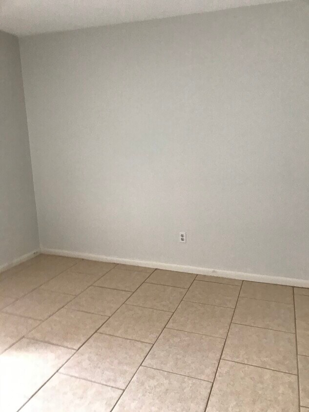 8030 Stark Ave Unit Malibu Gardens 8030 B, Pensacola, FL 32514