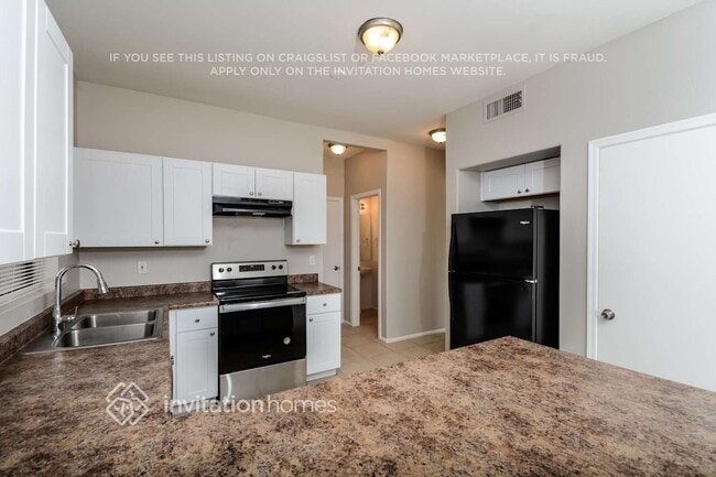 Building Photo - 8793 W Laurel Ln