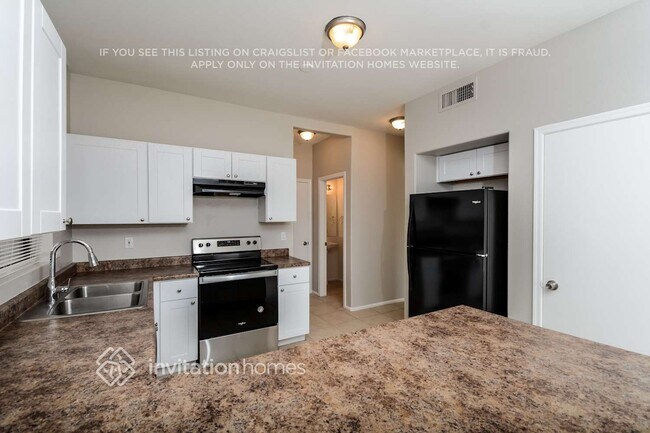 Foto del edificio - 8793 W Laurel Ln