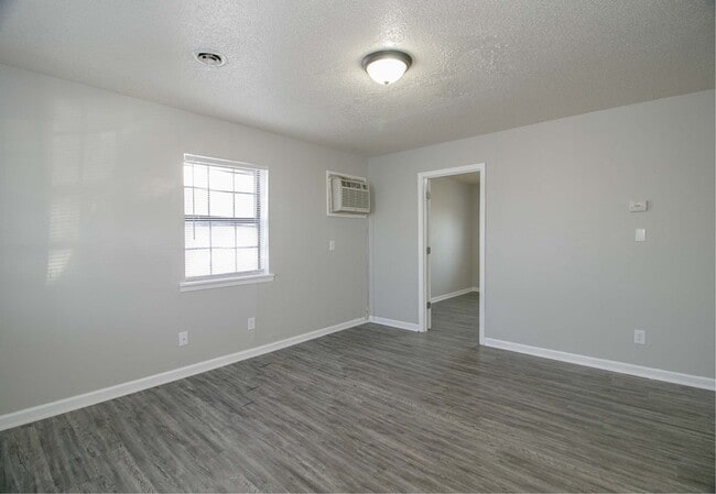 Building Photo - 15-415 Thompsonville Ln
