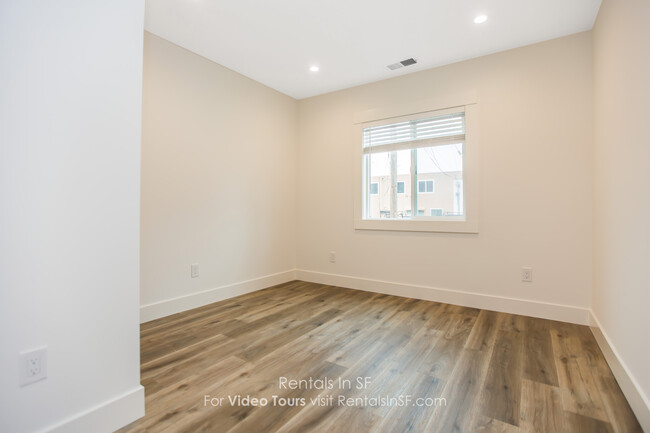 Building Photo - 633 Masson Ave