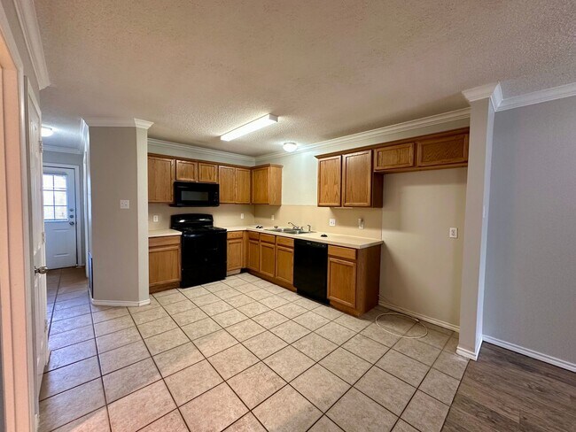 Foto del edificio - Duplex Available in North by Northwest!