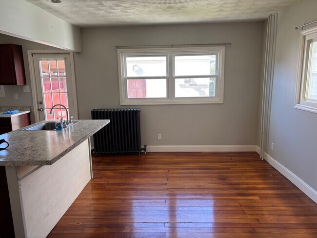 Foto del edificio - 2628 W Chestnut Ave