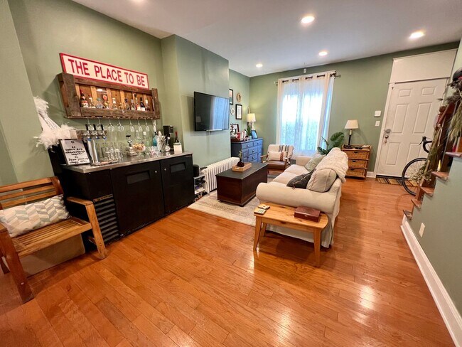 Foto del edificio - Stunning 3-Bedroom Townhome in Harrowgate! Available NOW!