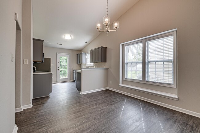 Building Photo - 2723 Oasis Ln