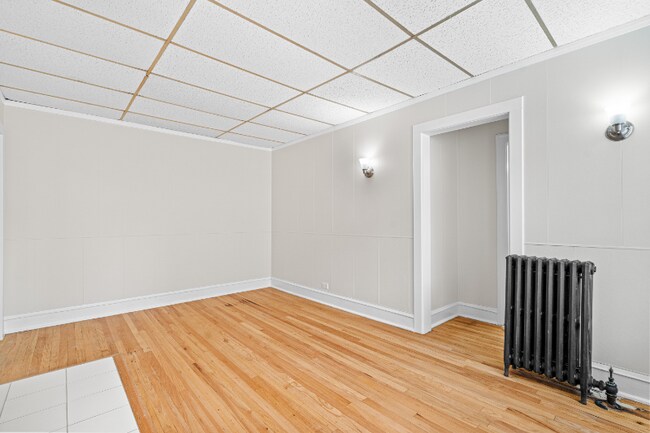 Building Photo - 1440 W Howard St