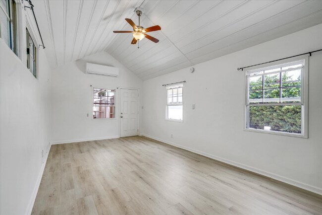 Building Photo - 1456 S Doheny Dr