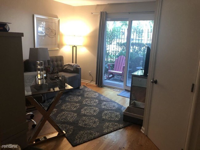 Foto del edificio - 2901 N Wolcott Ave