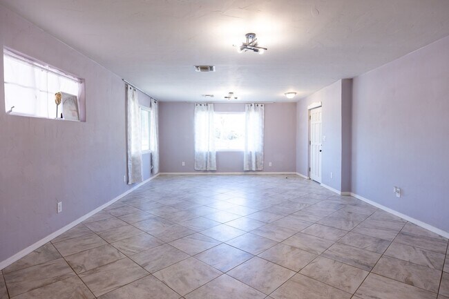 Foto del edificio - Don't miss your chance on this Marana gem! Unit 1 - Main House - Available NOW!