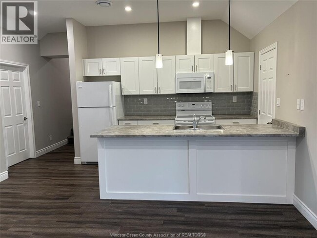 Building Photo - 242 Lauzon Rd