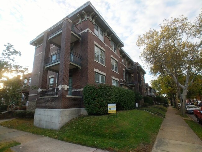 Building Photo - 2608 Louisiana Ave