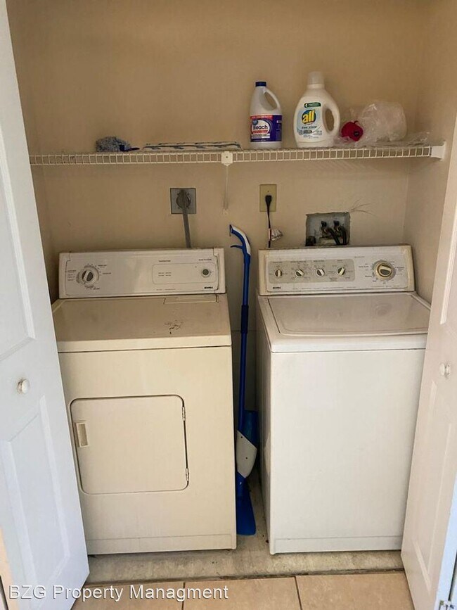 Building Photo - 2 br, 2 bath House - 821 Lyons Rd. #21-205