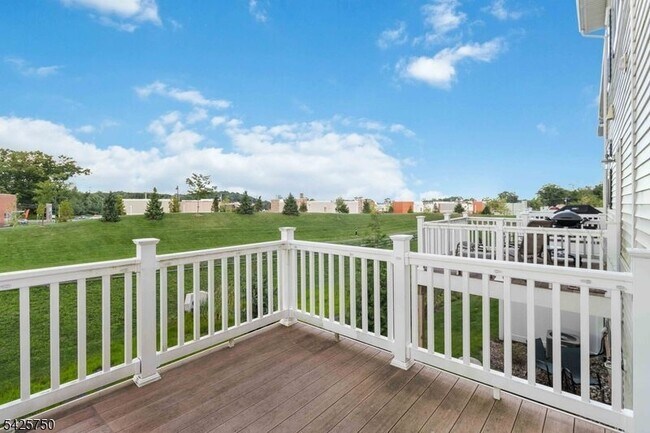 Foto del edificio - 28 Colgate Dr