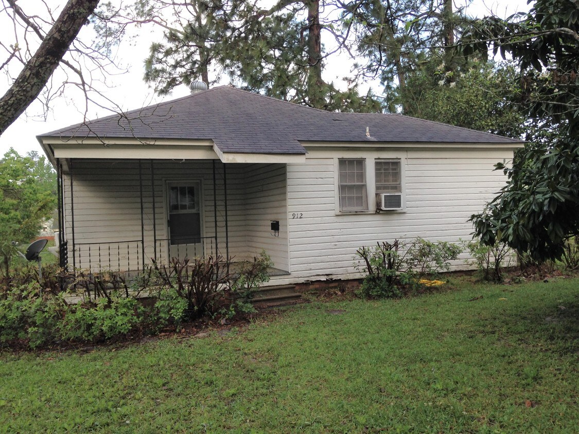 912 Dennis Ave, Leesville, LA 71446 House Rental in Leesville, LA