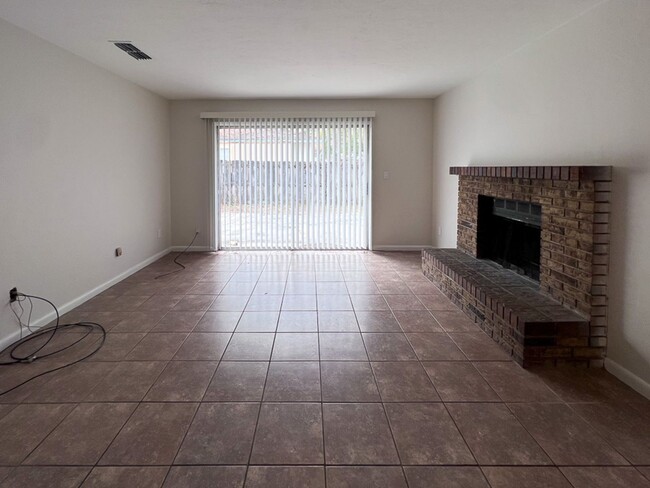 Building Photo - 2290 - Sugarfoot Oaks