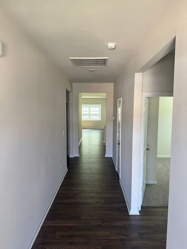 Foto del edificio - Gourgeous Brand New 4 bedroom Home near Lake Norman