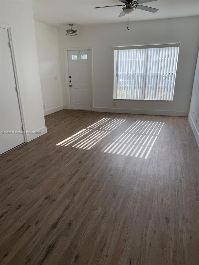 Foto del edificio - 16639 Hemingway Dr