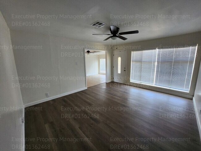 Building Photo - 3 bedroom 1 bathroom near Oswell St/ Virginia Ave