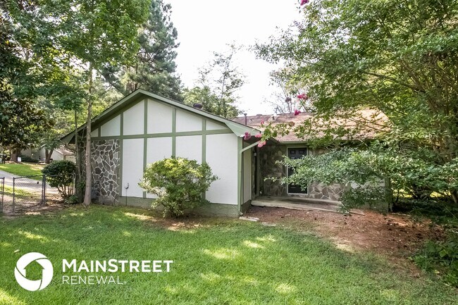 Building Photo - 8495 N Pond Dr