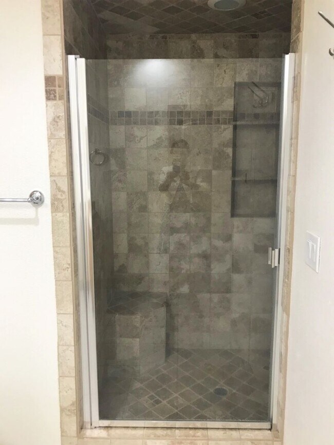Foto del edificio - Updated Two-Bedroom & One-Bathroom Apartment