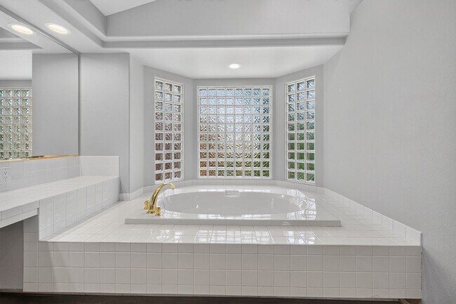 Building Photo - 8824 Cortile Dr