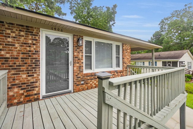 Building Photo - 1406 Devers Cir