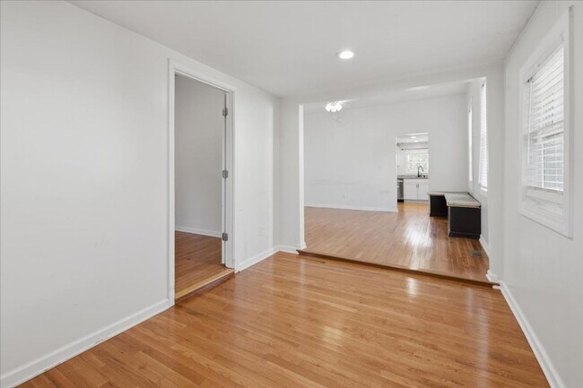 Building Photo - 1041 Hervey St