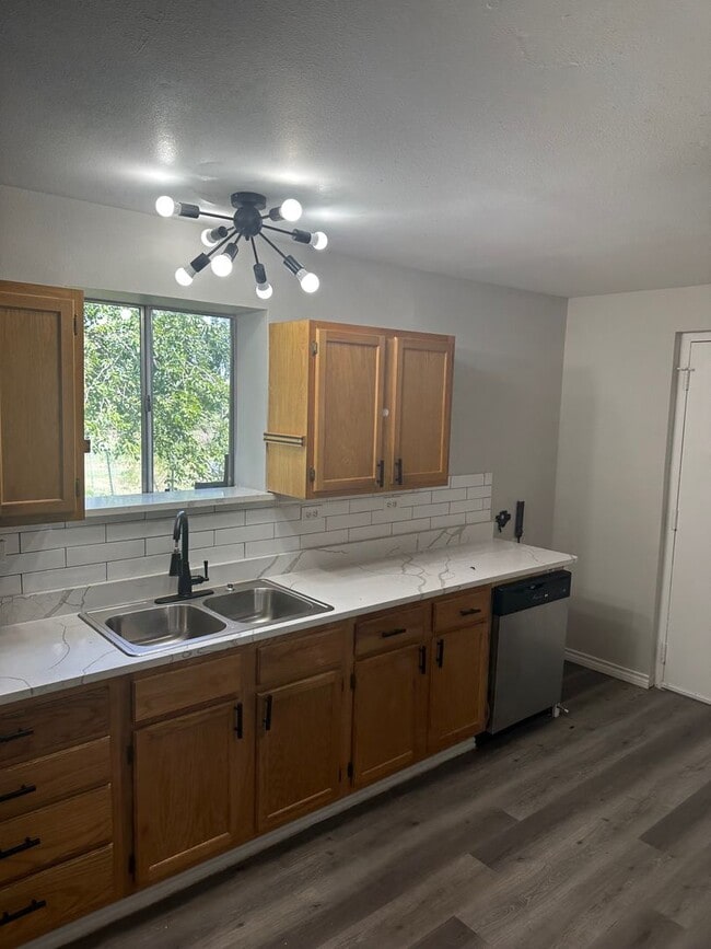 Foto del edificio - 8280 S State Hwy 78