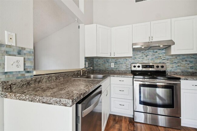 Building Photo - 2803 Northcote Dr