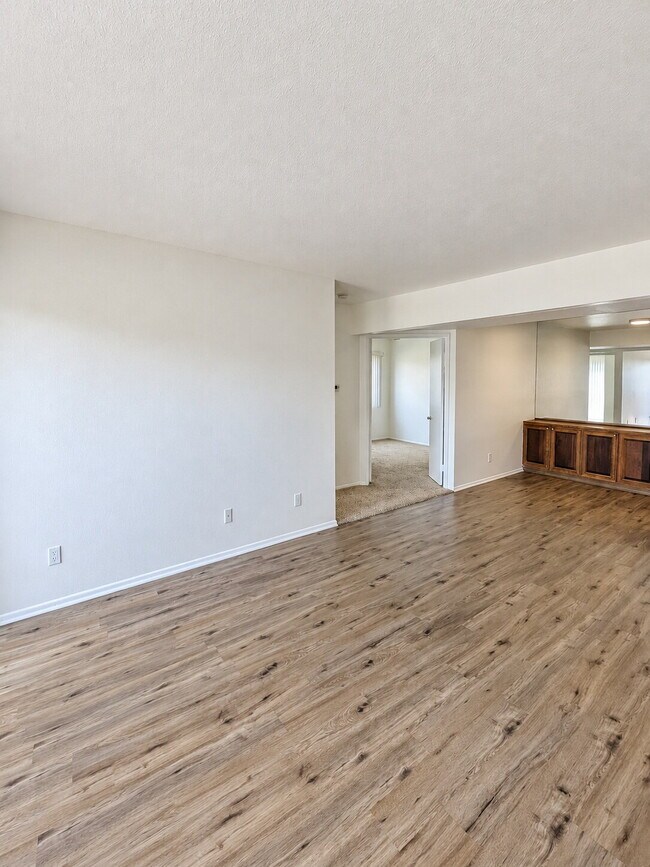 Building Photo - 25671 Le Parc