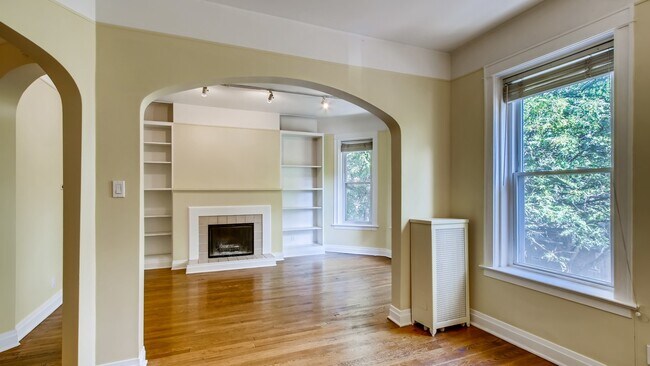 Foto del edificio - 609 W Wellington Ave