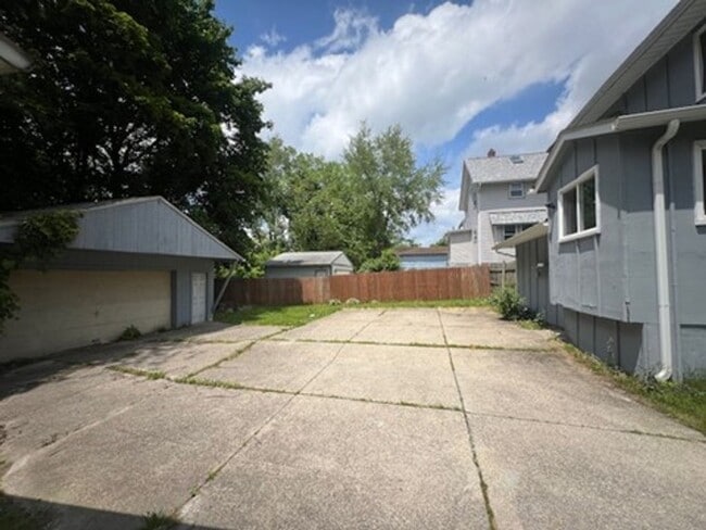 Foto del edificio - 228 Bowmanville St