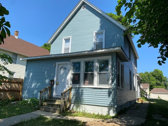 Building Photo - 1039 Adams St