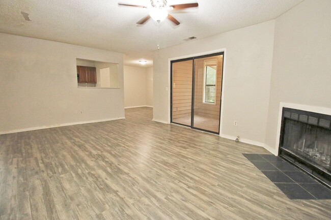 Building Photo - 2 Bedroom, 2 Bath Condo at Village Creek -...