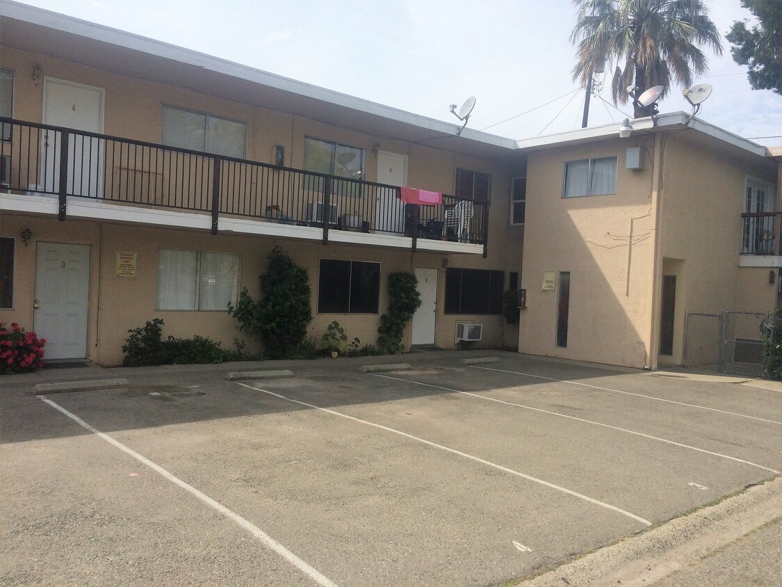 Foto principal - 570 Bridge St