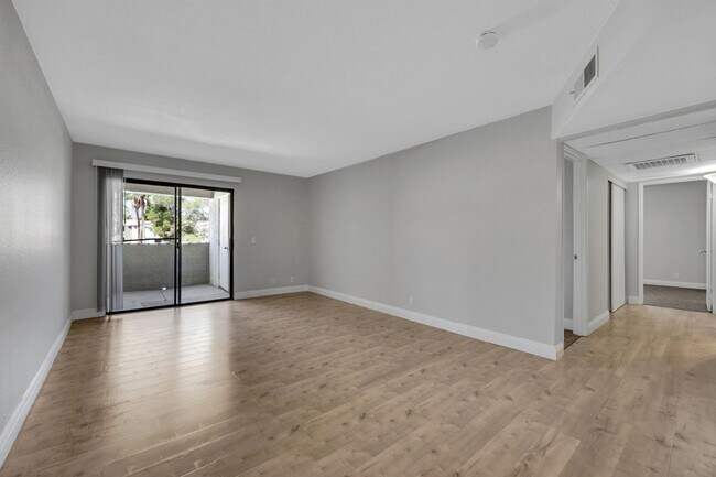 Foto del edificio - Upgraded 2 bedroom in gated community