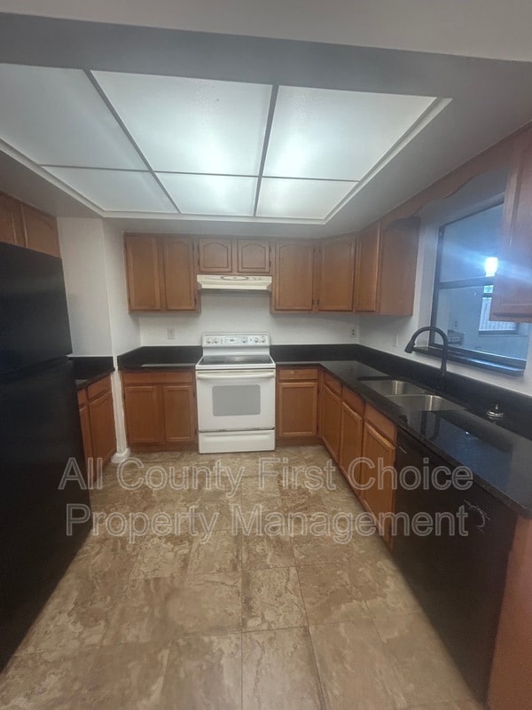 Building Photo - 13135 Washington Ave