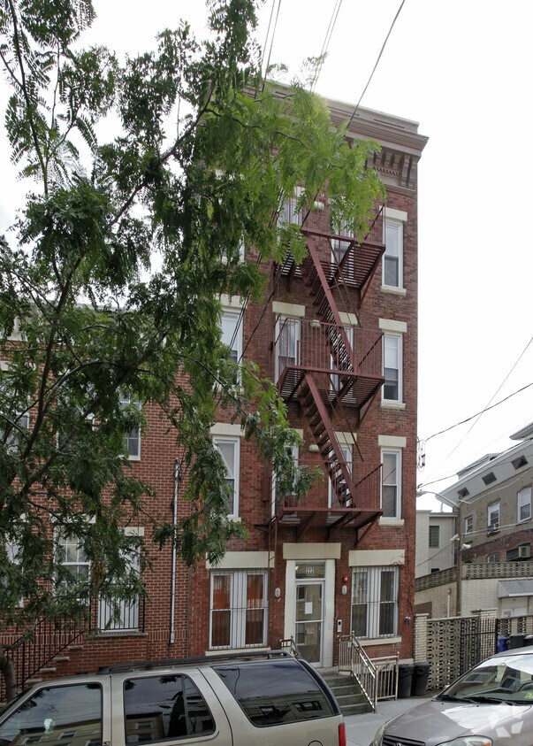 Building Photo - 222 Van Horne St
