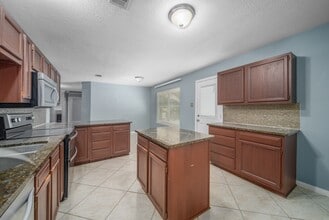 Building Photo - 327 Chateau Woods Pkwy Dr