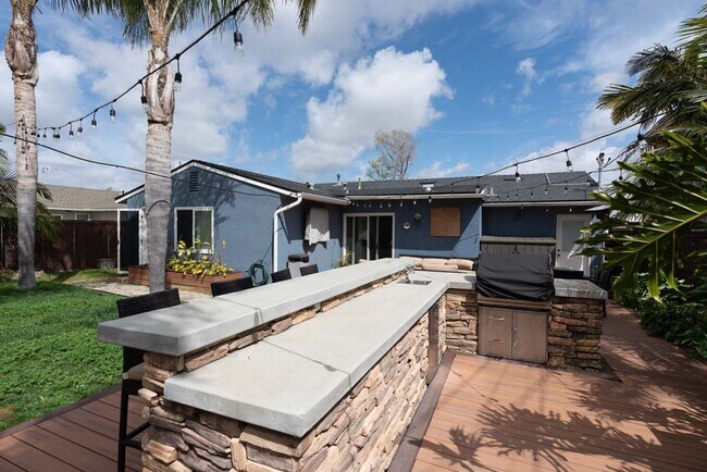 Building Photo - TROPICAL PARADISE *** 3/2*** SOLAR***MOVE ...