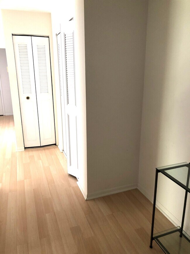Foto del edificio - 48 Riverview Ct