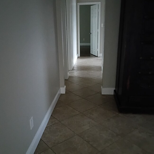 Building Photo - 1103 Myra Ave