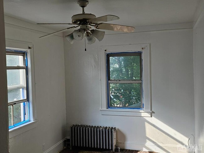 Building Photo - 135 Baldwin St