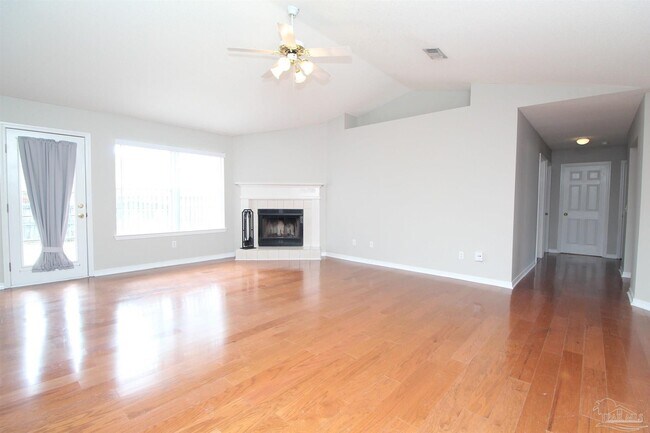 Foto del edificio - 5029 Lantana Dr