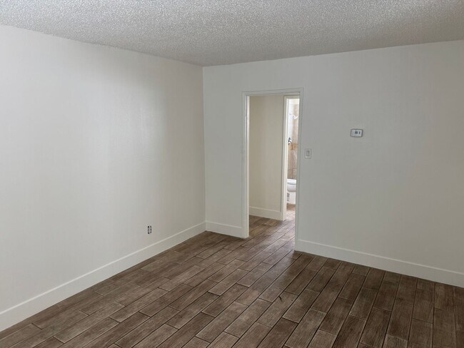 Foto del edificio - 2517 E Cedar Ave