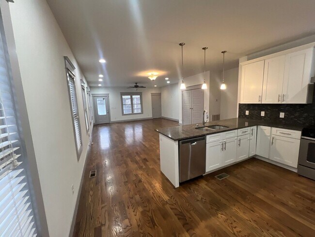 Building Photo - Charming Urban Townhome in the Heart of Vibrant North Nashville