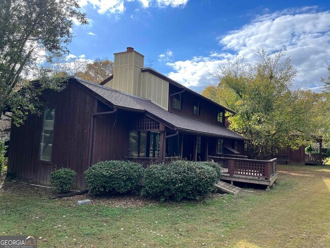 Building Photo - 20 Fairway Ln