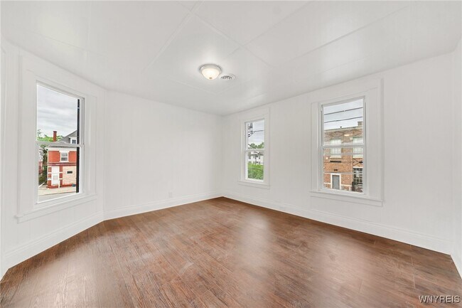 Foto del edificio - 315 Wohlers Ave